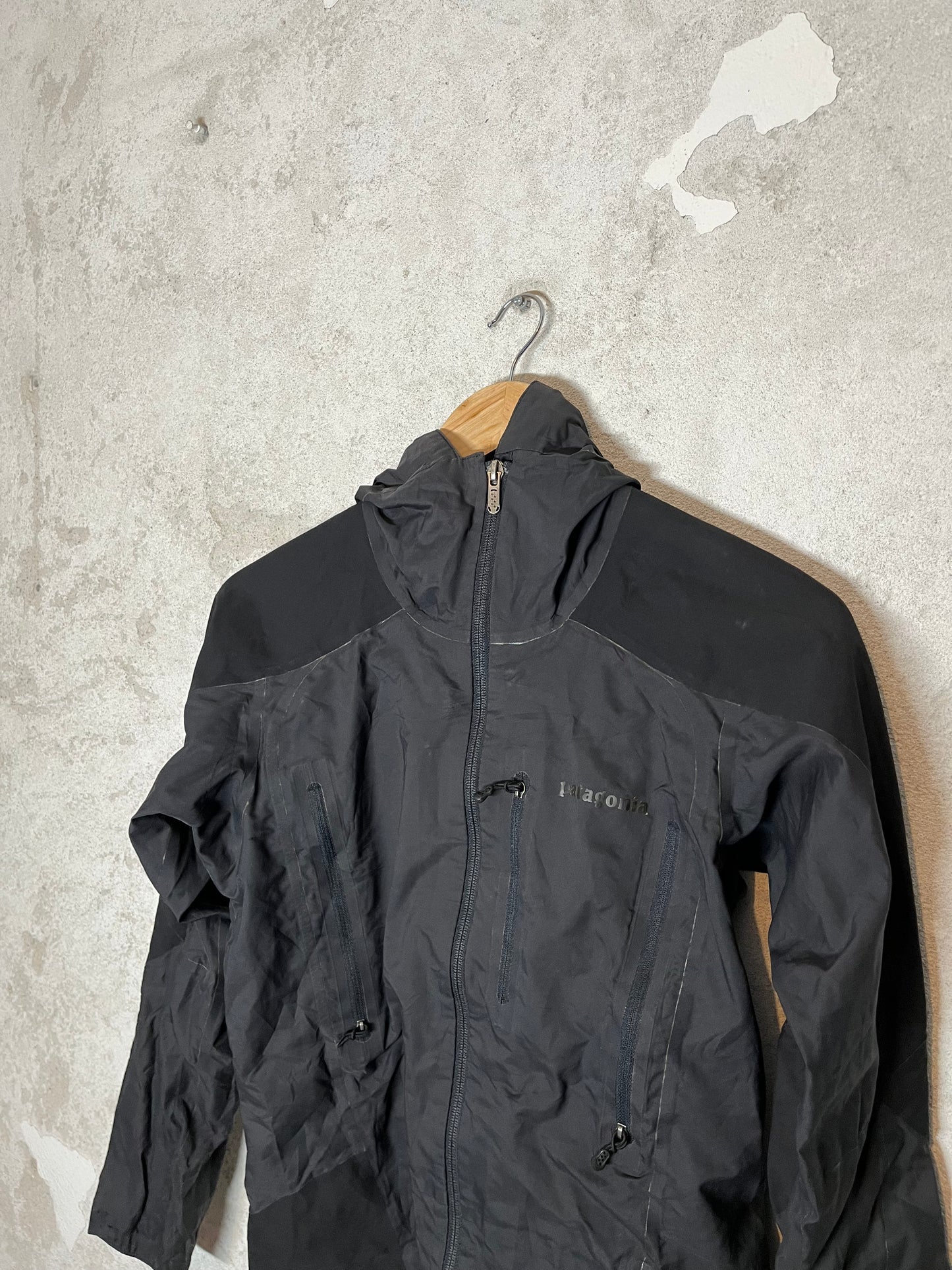 Patagonia hooded rain jacket - XS