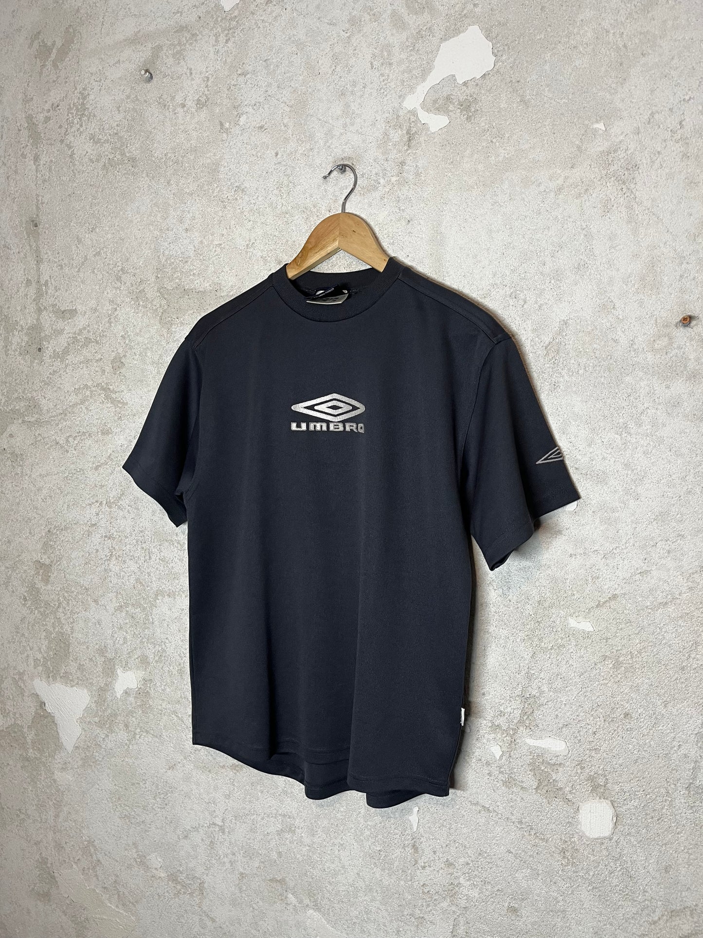 Umbro vintage 2000s 0s retro mesh sport t-shirt - S