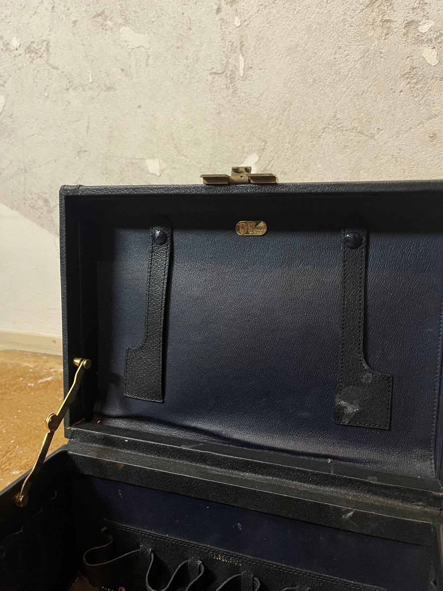 Vintage Gucci Make-Up travel case bag interior design