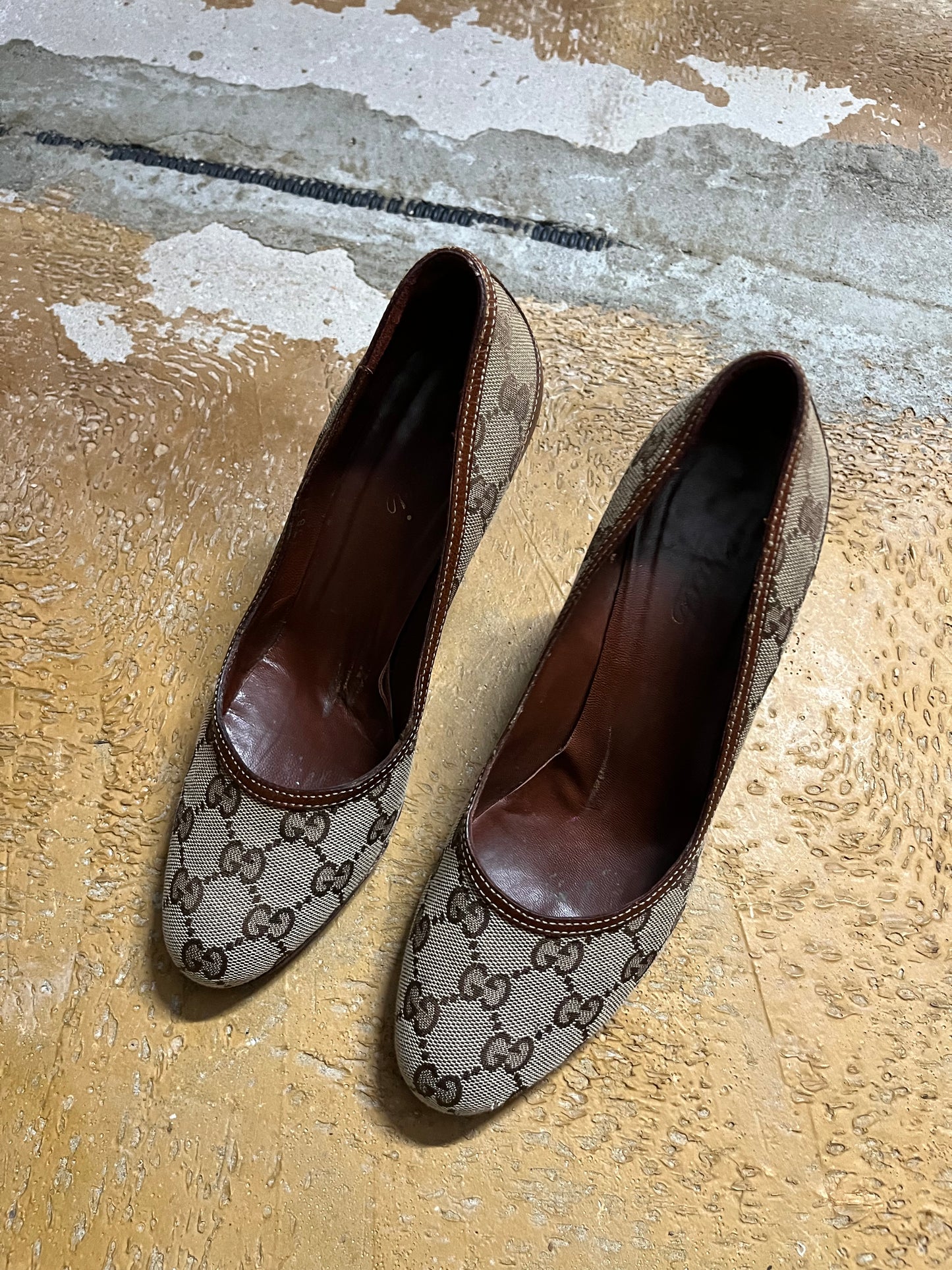 Gucci monogram kitten heels - 36