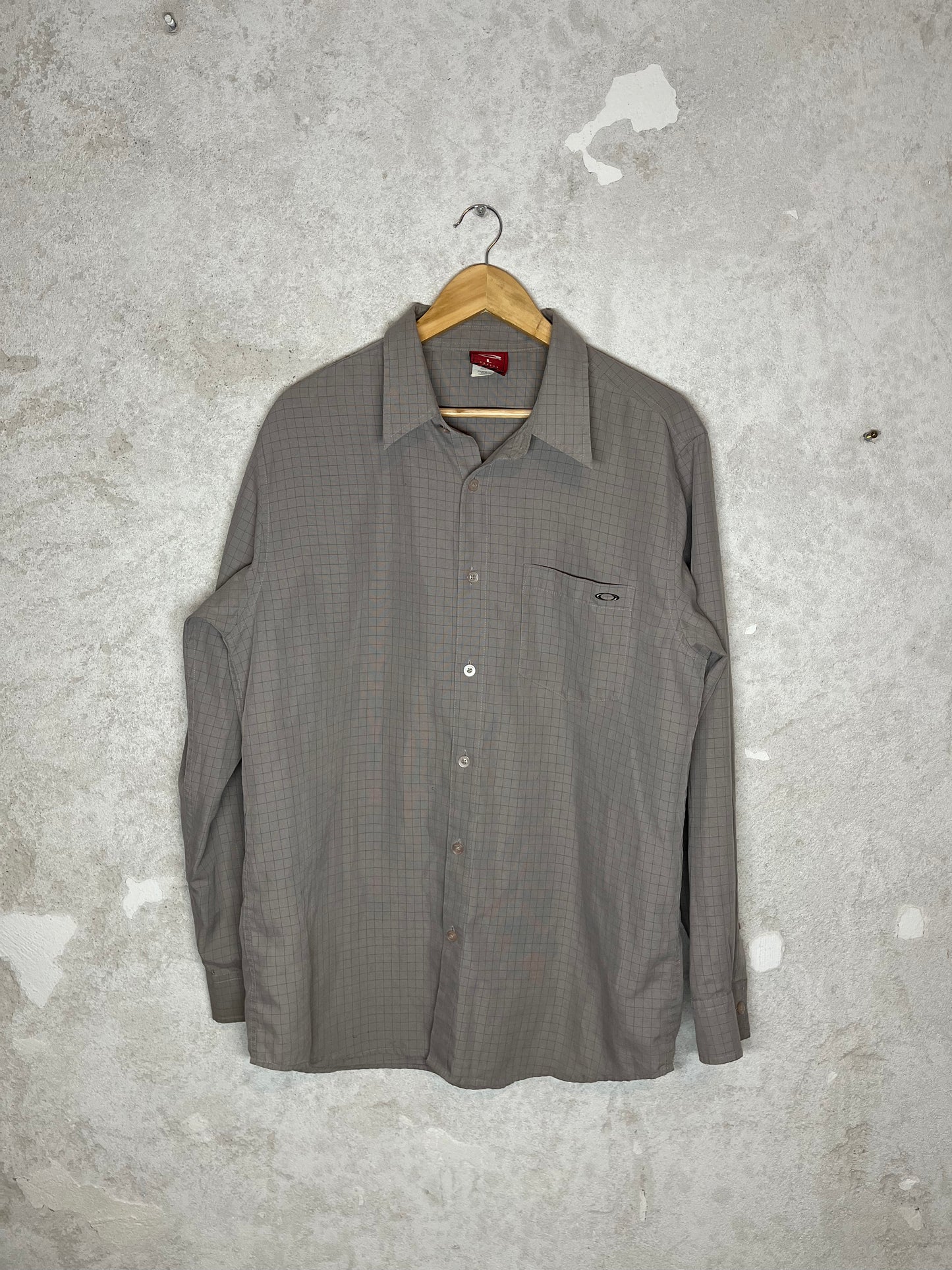 Oakley 2000s vintage retro overshirt with metal detail logo - L